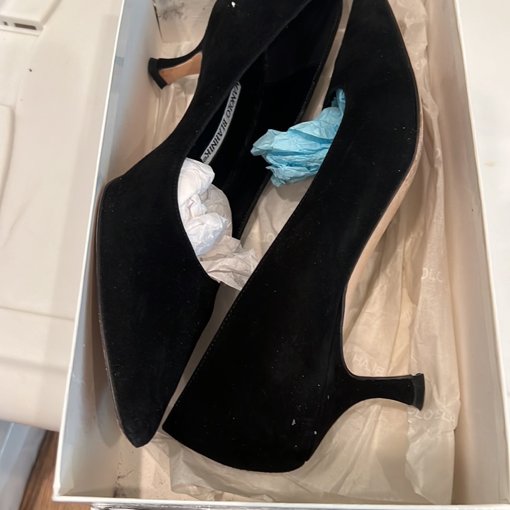 Manolo Blahnik black suede pump. Excellent condition - Picture 5 of 6